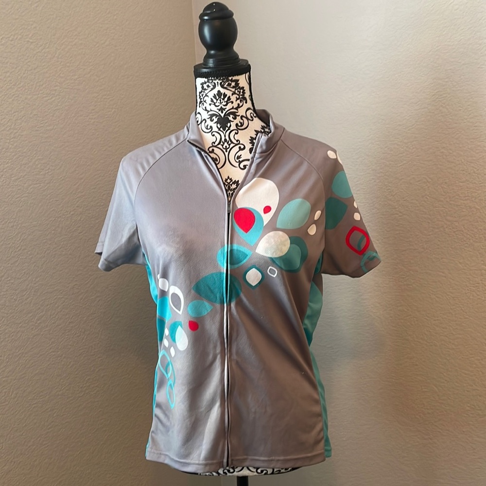 Women’s Primal biking/triathlon top size large zipper from 3 rear pockets